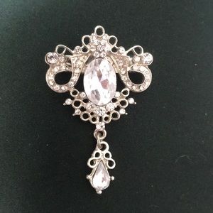 fake diamond silver brooch/pin
